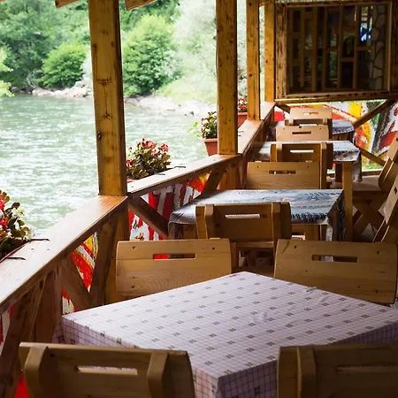 Rafting Kamp Dvije Vrbe Kamp alanı